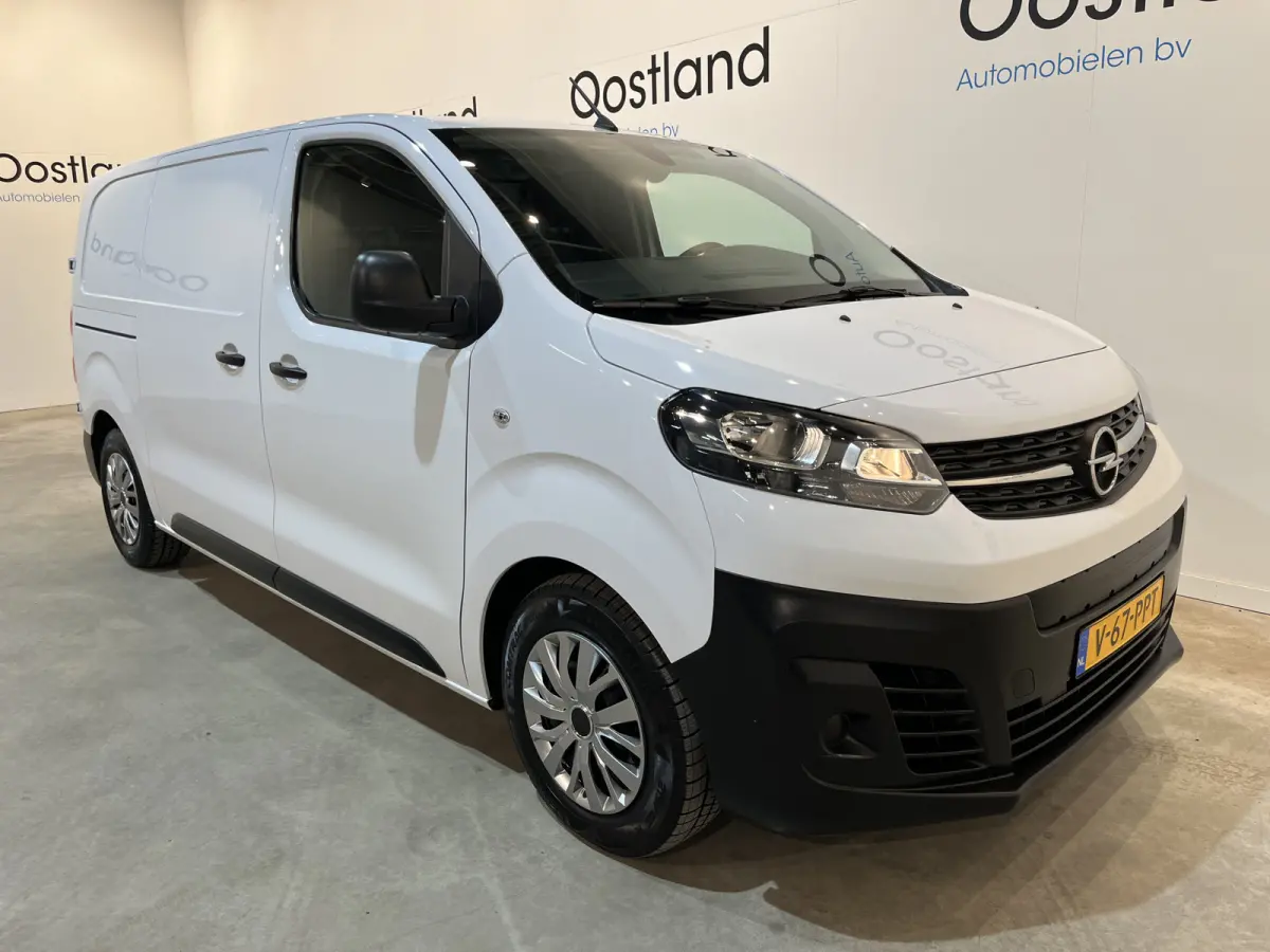 L2H1 Edition 75 kWh / 100% Elektrisch !! / Servicebus / Kast-inrichting / Airco / Cruise Control / PDC / 3-Zits / 21.400 KM !!