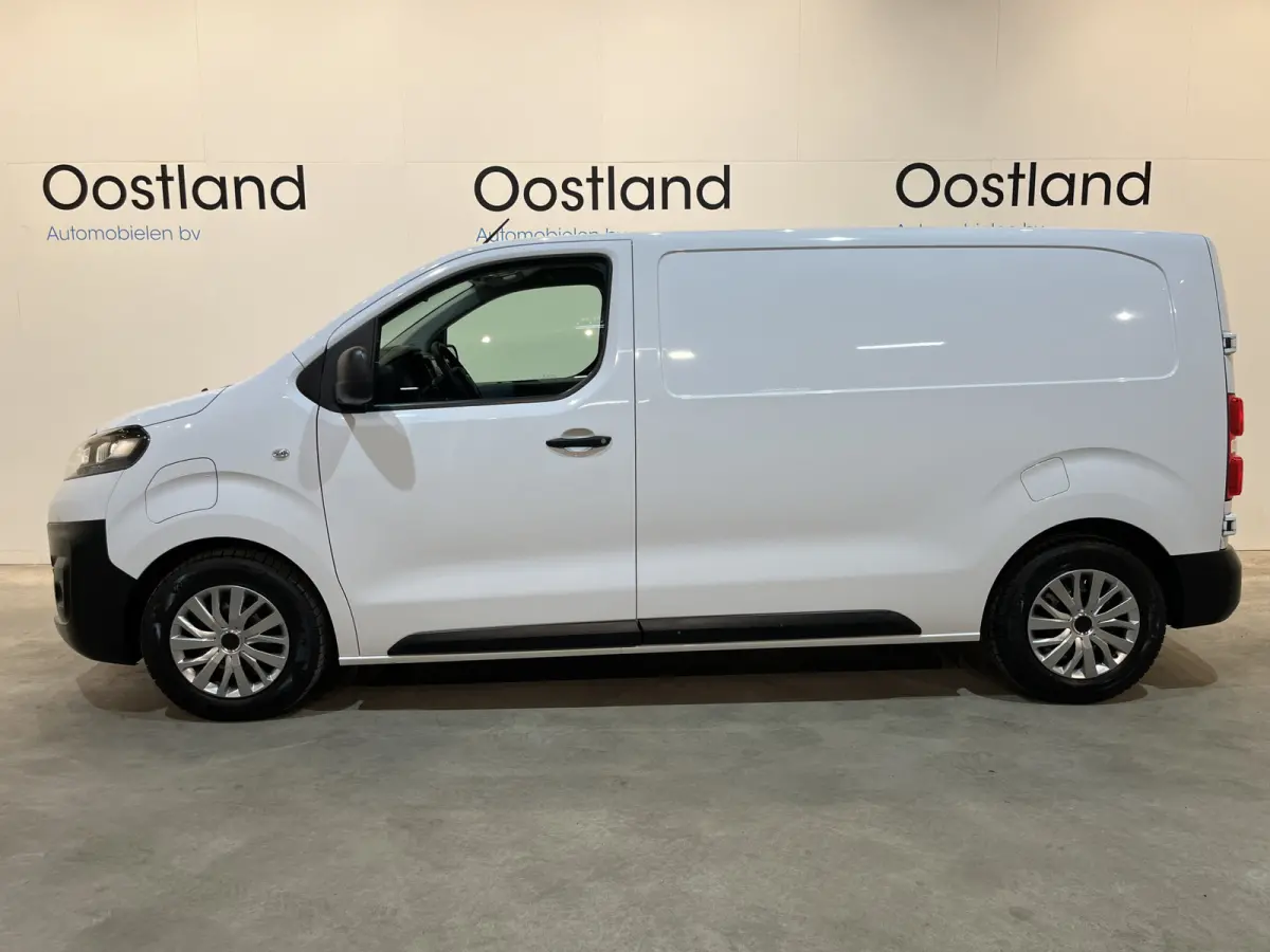 L2H1 Edition 75 kWh / 100% Elektrisch !! / Servicebus / Kast-inrichting / Airco / Cruise Control / PDC / 3-Zits / 21.400 KM !!