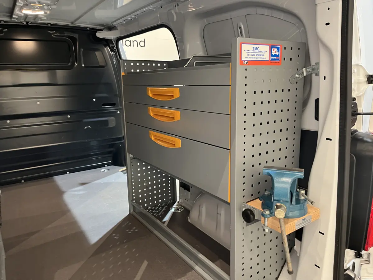 L2H1 Edition 75 kWh / 100% Elektrisch !! / Servicebus / Kast-inrichting / Airco / Cruise Control / PDC / 3-Zits / 21.400 KM !!