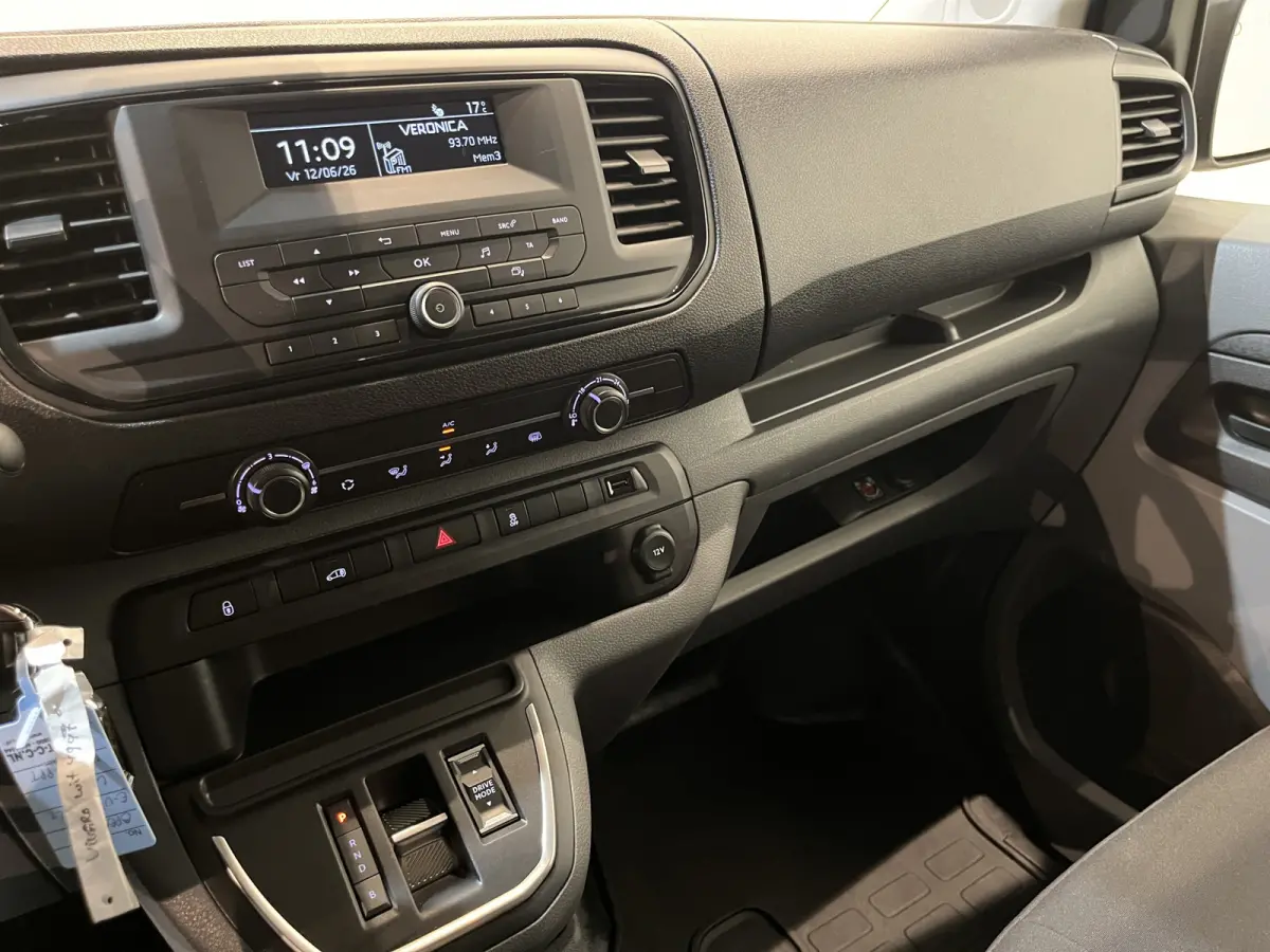 L2H1 Edition 75 kWh / 100% Elektrisch !! / Servicebus / Kast-inrichting / Airco / Cruise Control / PDC / 3-Zits / 21.400 KM !!