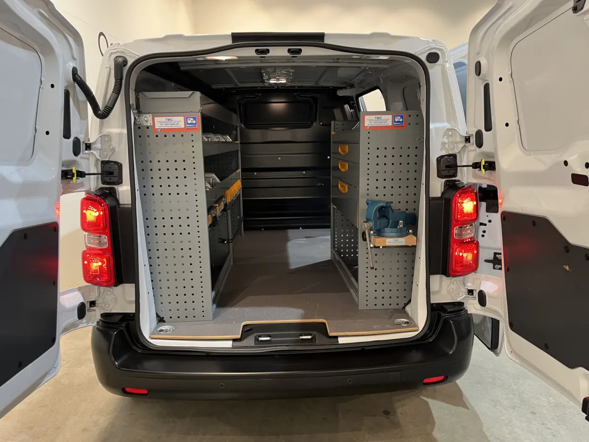 L2H1 Edition 75 kWh / 100% Elektrisch !! / Servicebus / Kast-inrichting / Airco / Cruise Control / PDC / 3-Zits / 21.400 KM !!
