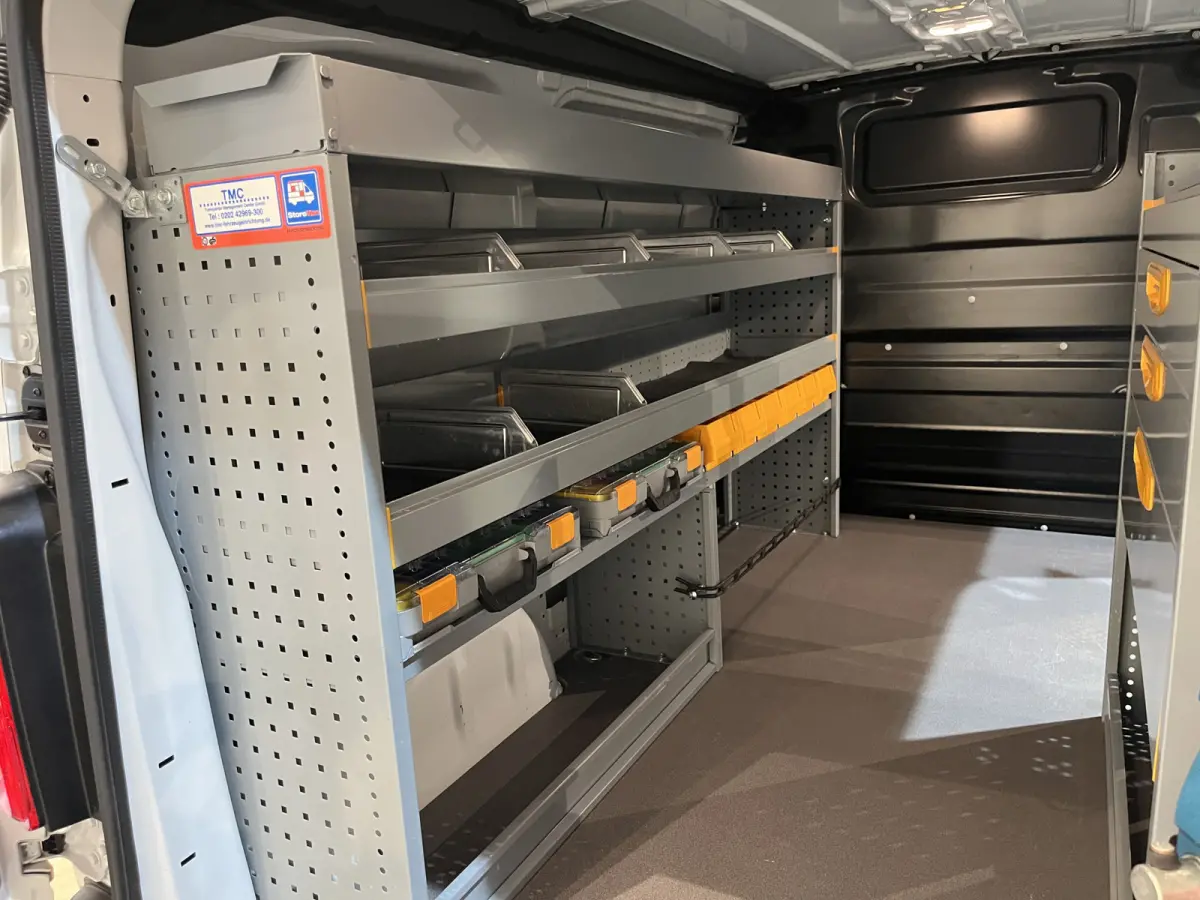 L2H1 Edition 75 kWh / 100% Elektrisch !! / Servicebus / Kast-inrichting / Airco / Cruise Control / PDC / 3-Zits / 21.400 KM !!