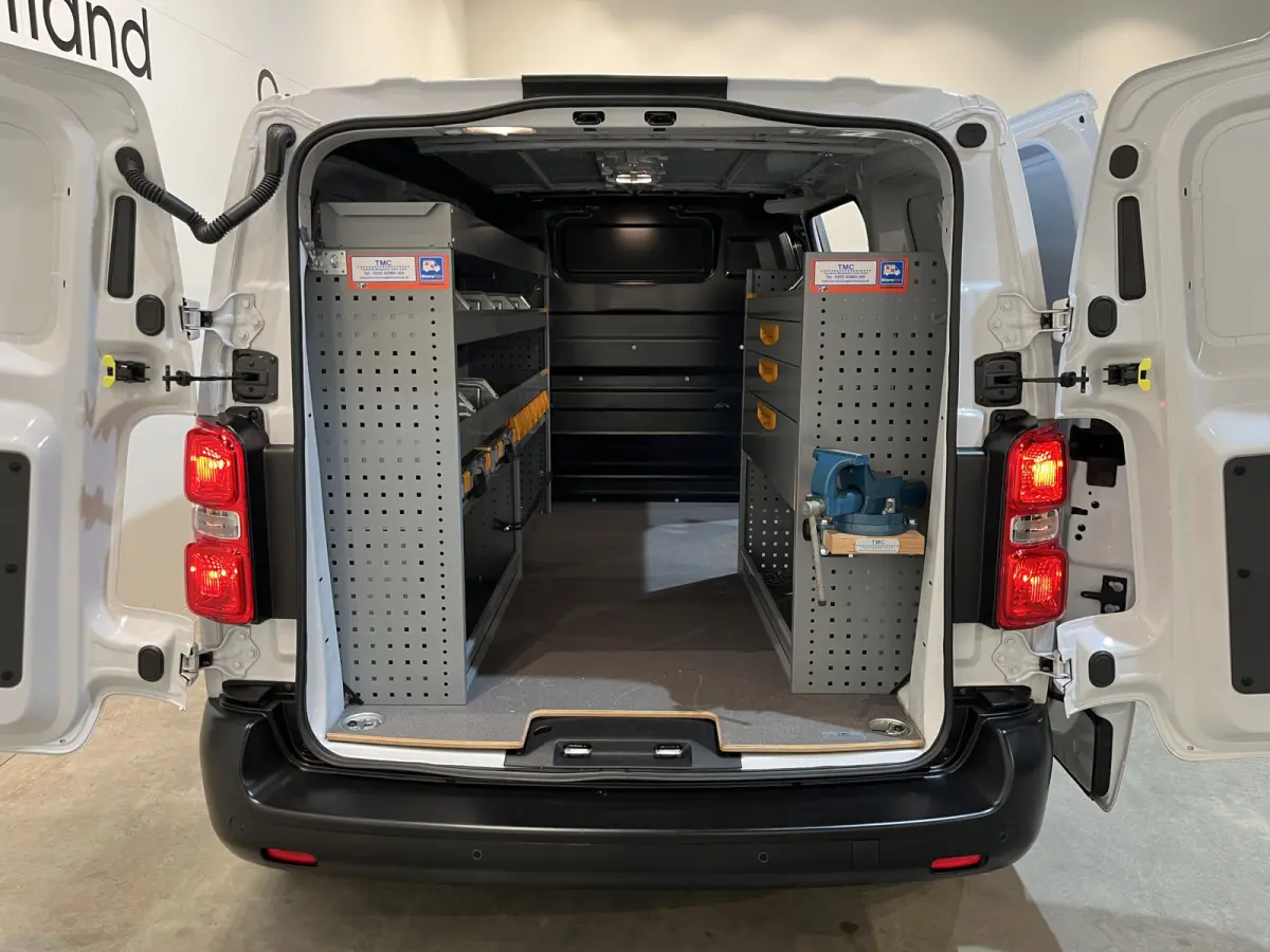 L2H1 Edition 75 kWh / 100% Elektrisch !! / Servicebus / Kast-inrichting / Airco / Cruise Control / PDC / 3-Zits / 21.400 KM !!