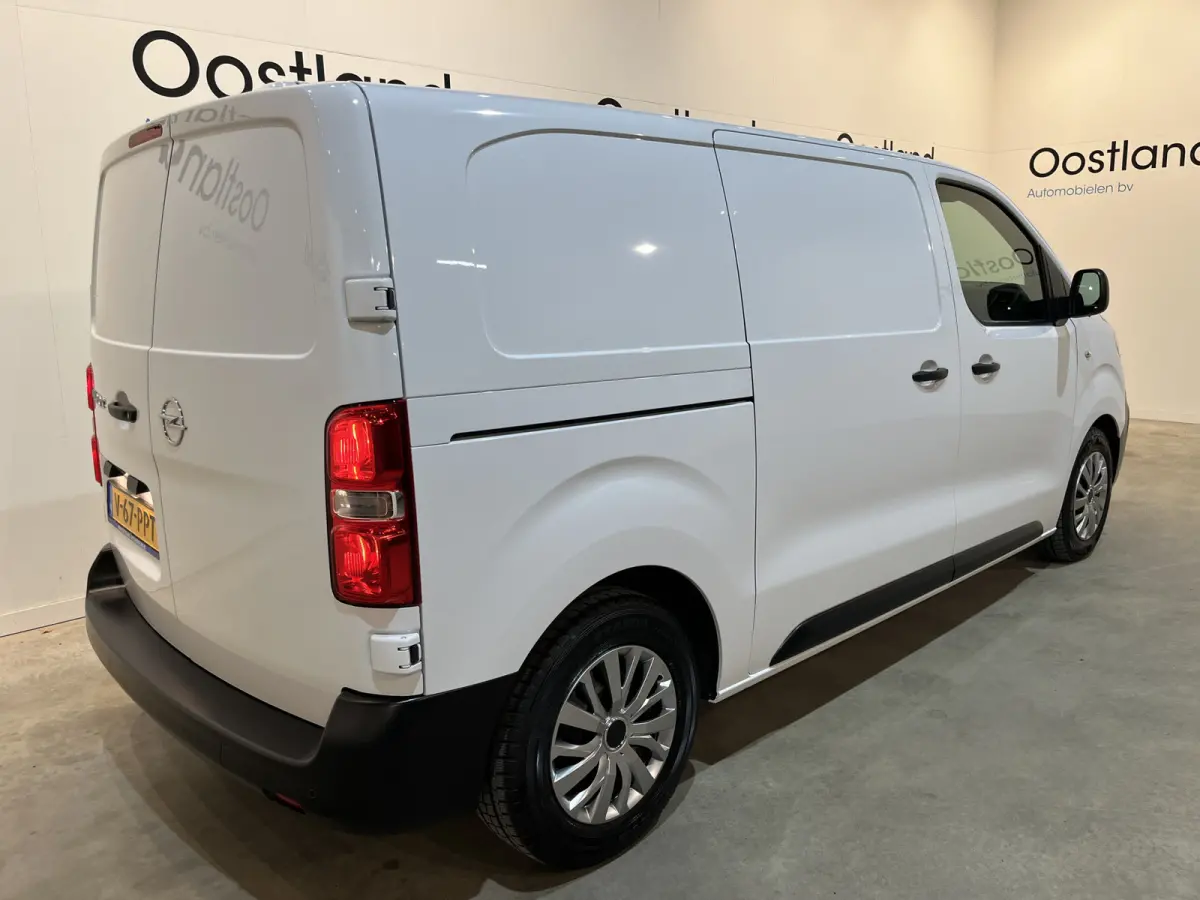 L2H1 Edition 75 kWh / 100% Elektrisch !! / Servicebus / Kast-inrichting / Airco / Cruise Control / PDC / 3-Zits / 21.400 KM !!