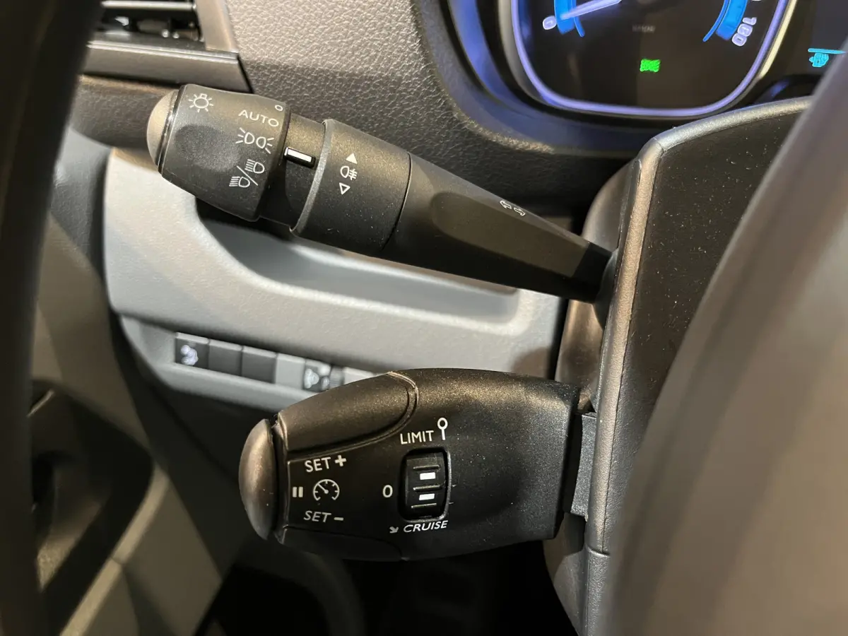 L2H1 Edition 75 kWh / 100% Elektrisch !! / Servicebus / Kast-inrichting / Airco / Cruise Control / PDC / 3-Zits / 21.400 KM !!