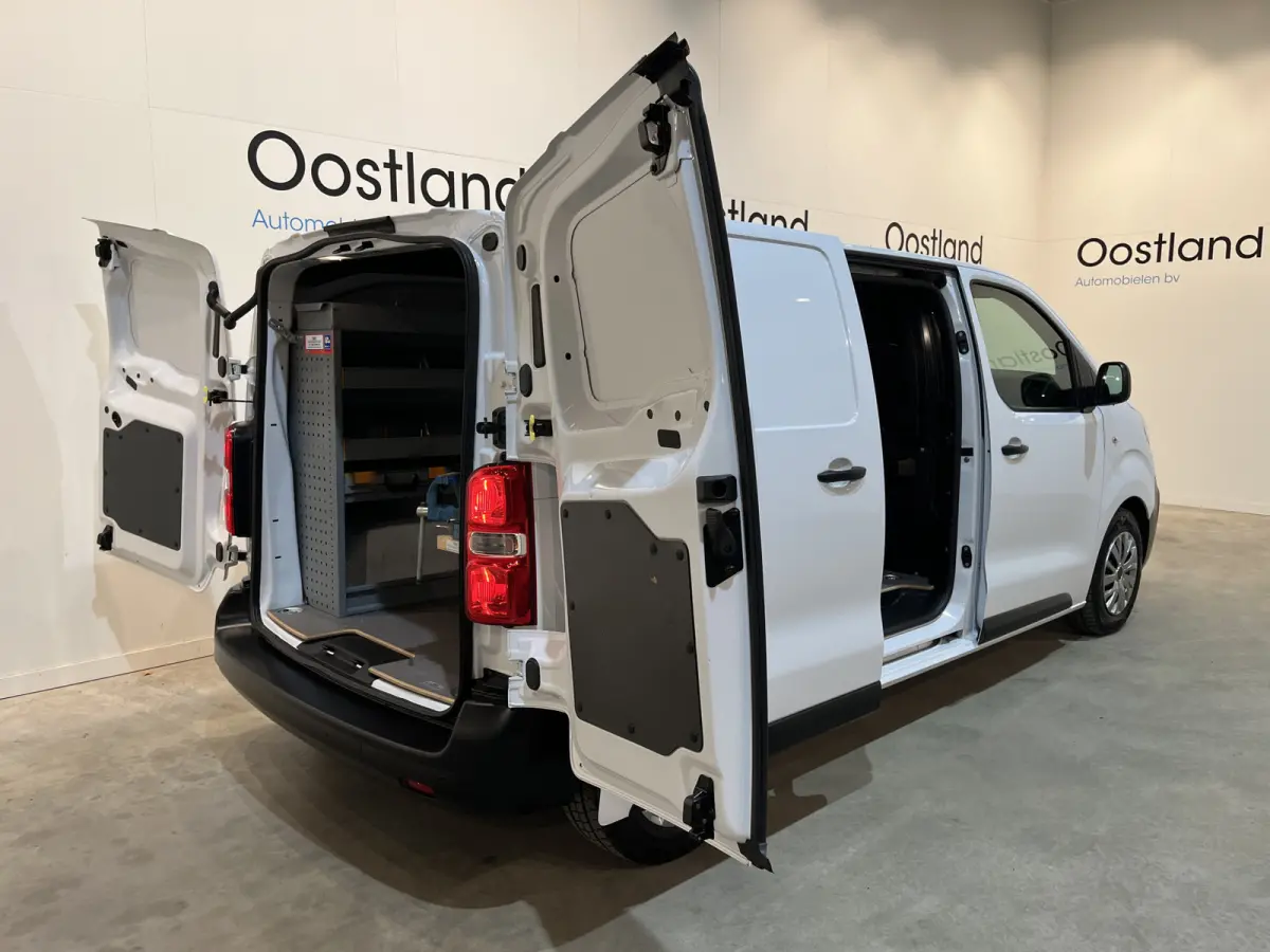 L2H1 Edition 75 kWh / 100% Elektrisch !! / Servicebus / Kast-inrichting / Airco / Cruise Control / PDC / 3-Zits / 21.400 KM !!