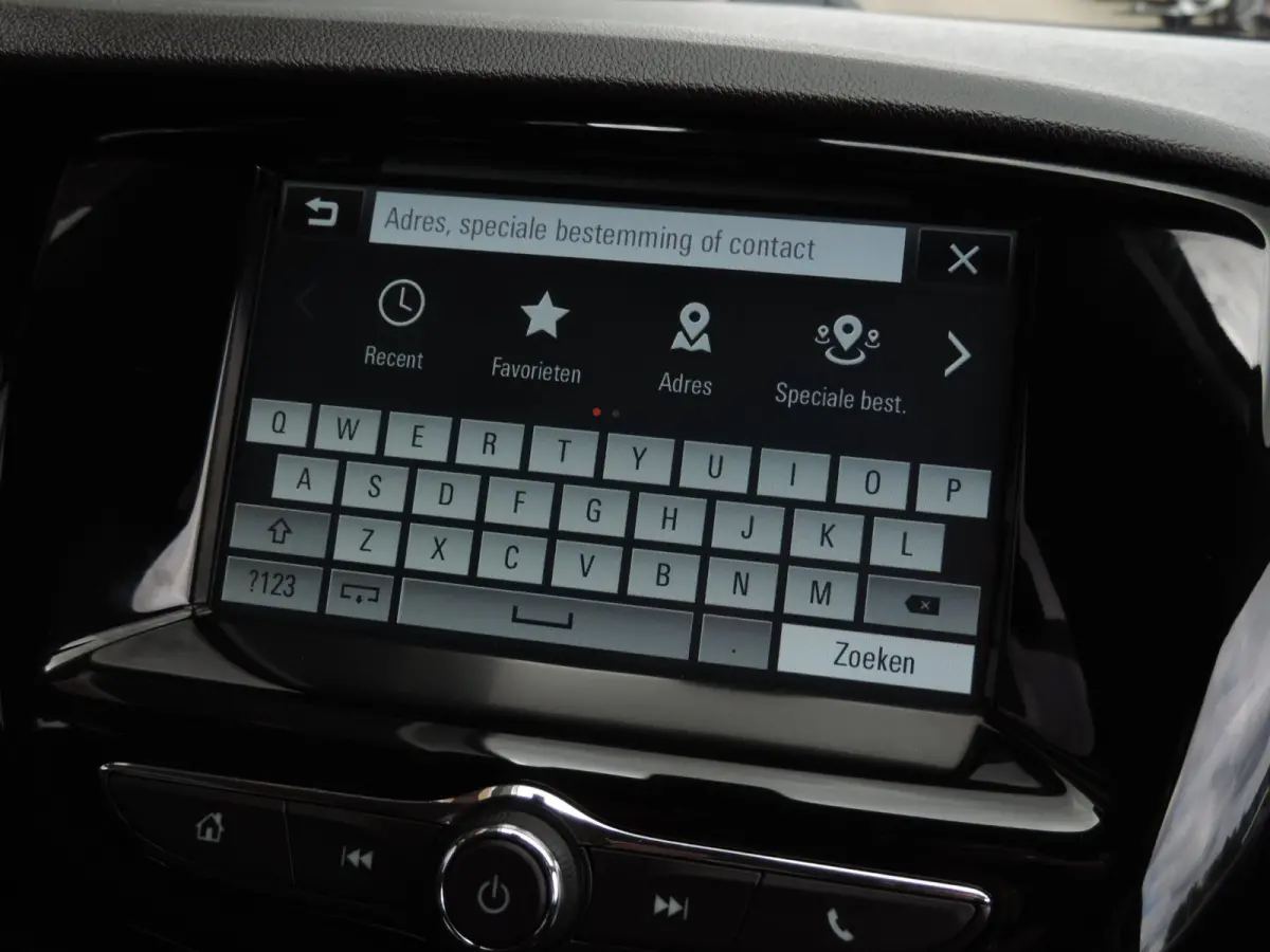 1.0 Online Edition 42.000km | CarPlay | PDC | 15'' | Priv.glas | Cruise contr | DAB | Bluetooth