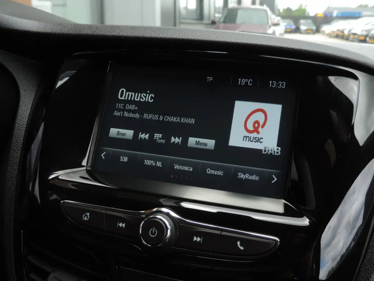 1.0 Online Edition 42.000km | CarPlay | PDC | 15'' | Priv.glas | Cruise contr | DAB | Bluetooth