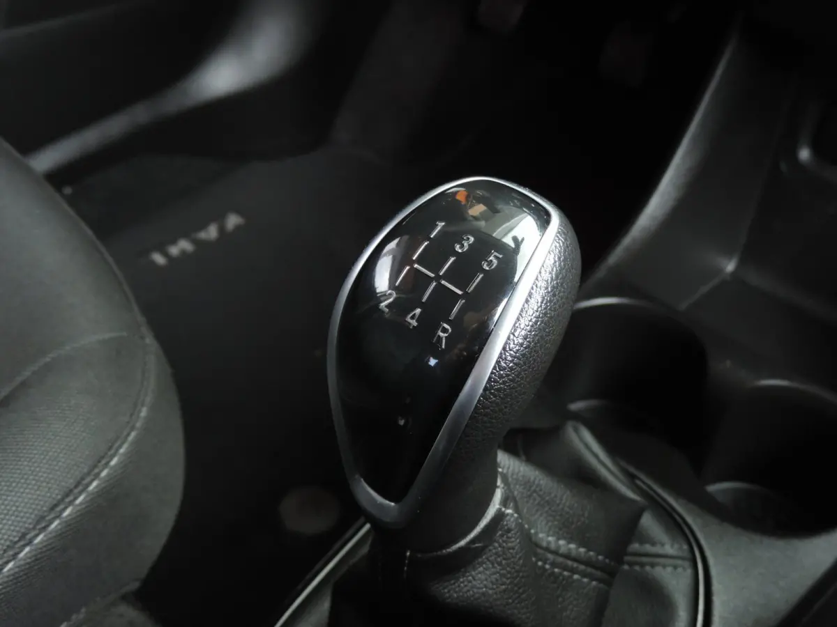 1.0 Online Edition 42.000km | CarPlay | PDC | 15'' | Priv.glas | Cruise contr | DAB | Bluetooth
