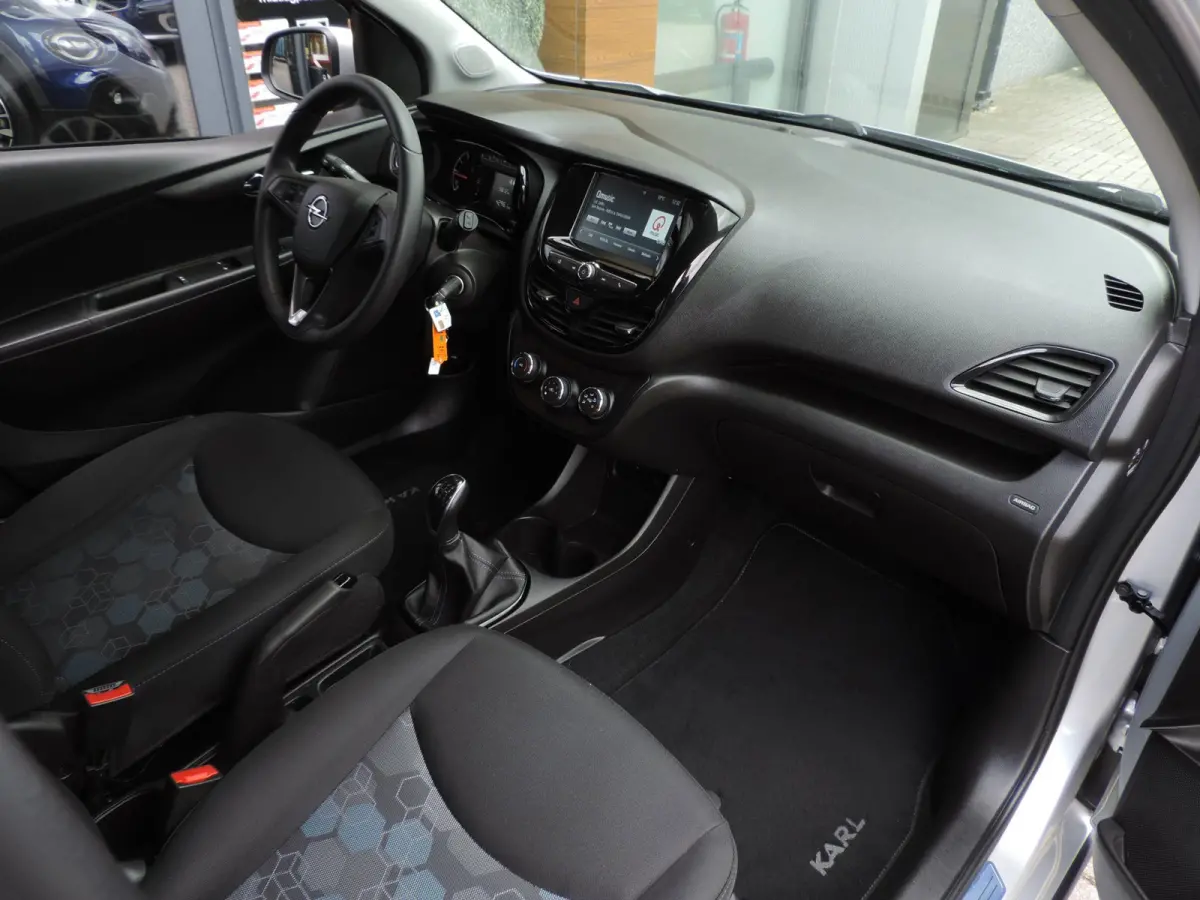 1.0 Online Edition 42.000km | CarPlay | PDC | 15'' | Priv.glas | Cruise contr | DAB | Bluetooth