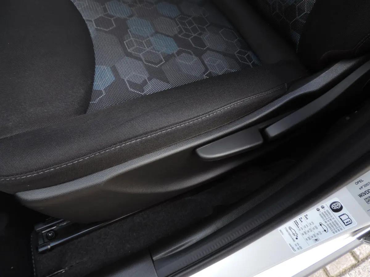 1.0 Online Edition 42.000km | CarPlay | PDC | 15'' | Priv.glas | Cruise contr | DAB | Bluetooth