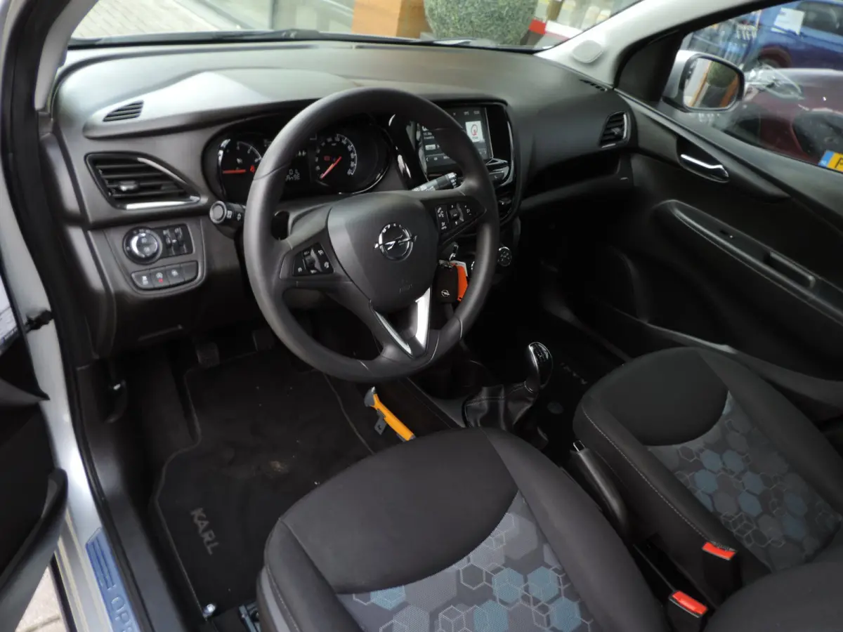 1.0 Online Edition 42.000km | CarPlay | PDC | 15'' | Priv.glas | Cruise contr | DAB | Bluetooth