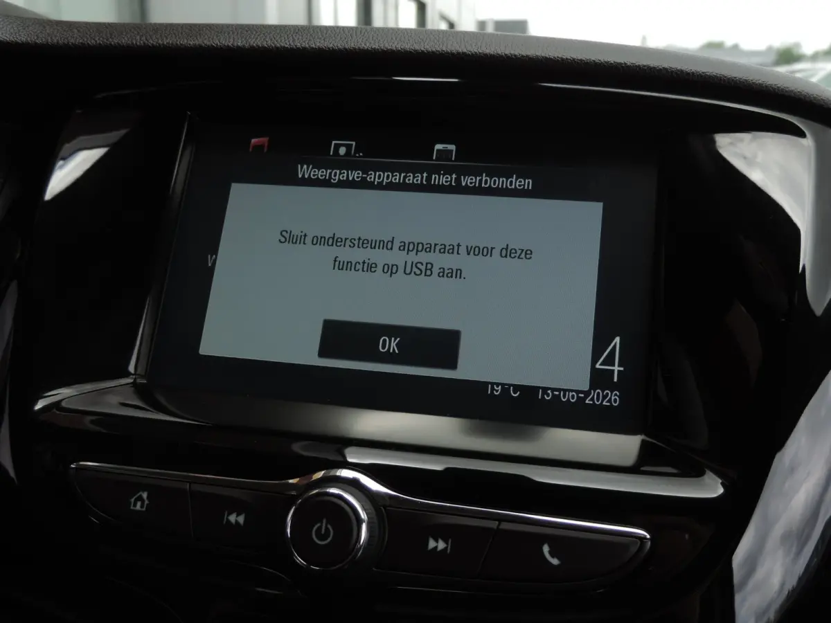 1.0 Online Edition 42.000km | CarPlay | PDC | 15'' | Priv.glas | Cruise contr | DAB | Bluetooth