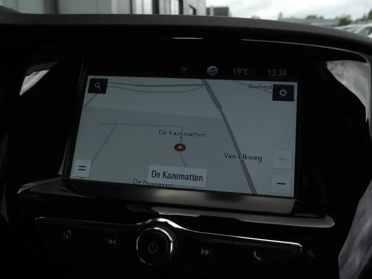 1.0 Online Edition 42.000km | CarPlay | PDC | 15'' | Priv.glas | Cruise contr | DAB | Bluetooth
