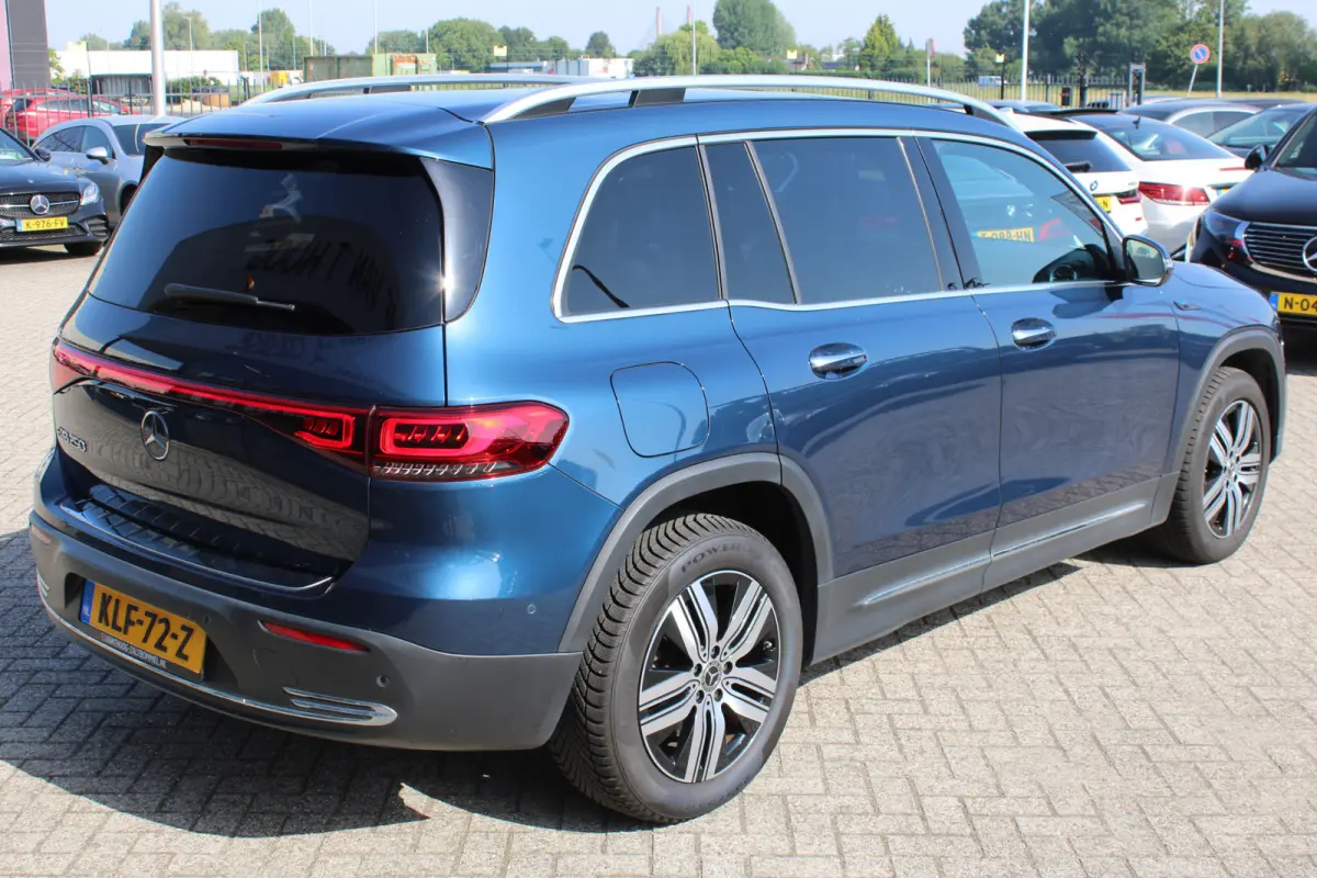 250 Luxury Line 7-PER 67 kWh PANORAMADAK LEDER DISTRONIC SFEER CAMERA KEY-LESS GO