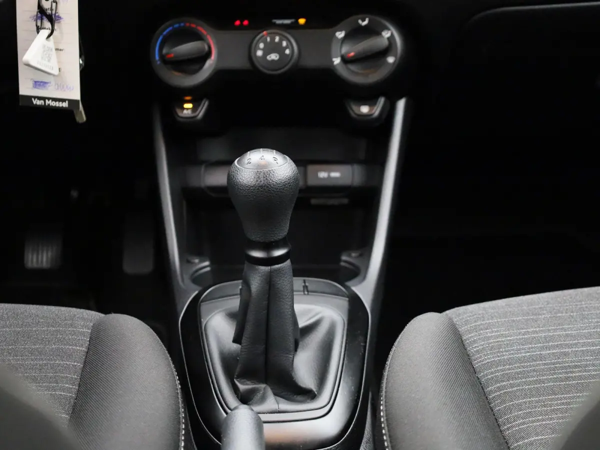 1.0 MPI 67 Pure | APPLE CARPLAY | AIRCO | BLUETOOTH | CENTRALE DEUR VERGRENDELING | 5-DEURS | RADIO | MULTIFUNCTIONEEL STUURWIEL |