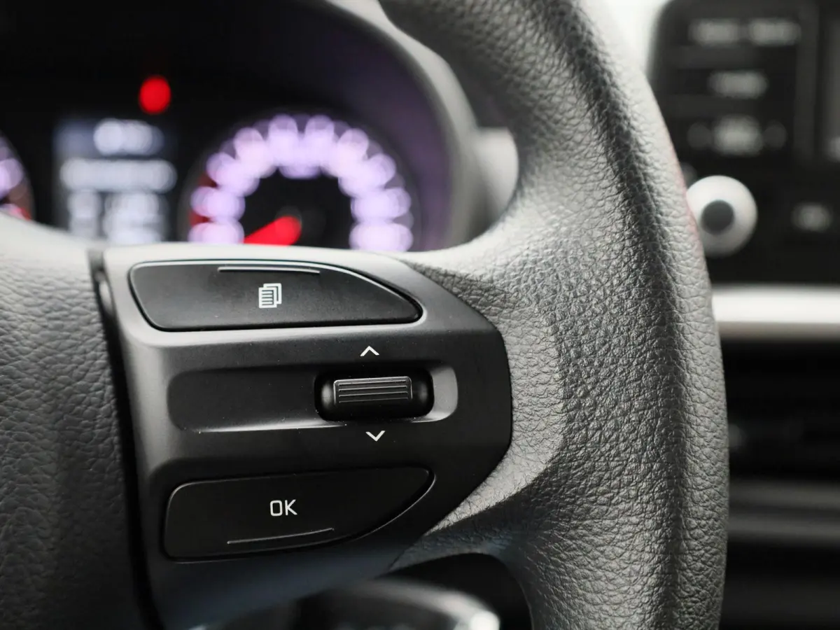 1.0 MPI 67 Pure | APPLE CARPLAY | AIRCO | BLUETOOTH | CENTRALE DEUR VERGRENDELING | 5-DEURS | RADIO | MULTIFUNCTIONEEL STUURWIEL |