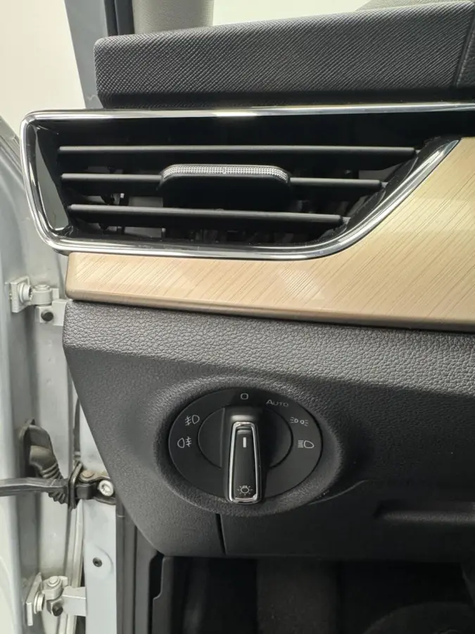 1.0 TSi Edition Automaat-Navigatie-Adapt.Cr.contr-Clima-Camera-Carplay-Parkeersensoren-Trekhaak-Lm17''velgen-Virtual