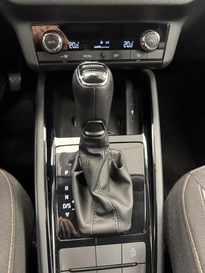 1.0 TSi Edition Automaat-Navigatie-Adapt.Cr.contr-Clima-Camera-Carplay-Parkeersensoren-Trekhaak-Lm17''velgen-Virtual