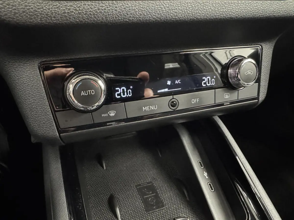 1.0 TSi Edition Automaat-Navigatie-Adapt.Cr.contr-Clima-Camera-Carplay-Parkeersensoren-Trekhaak-Lm17''velgen-Virtual