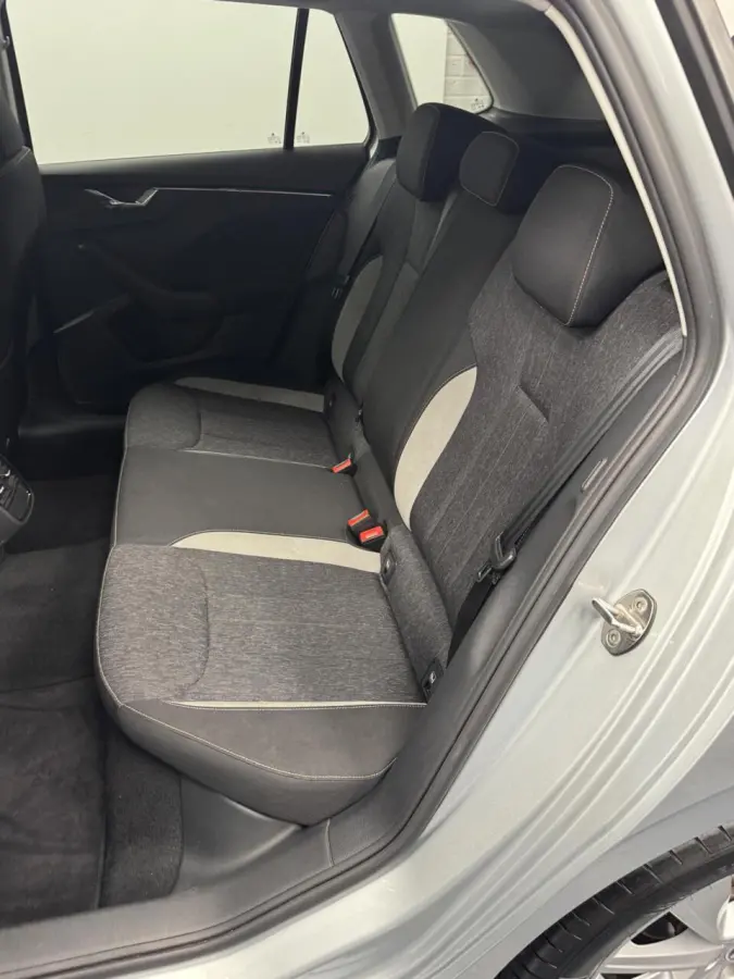 1.0 TSi Edition Automaat-Navigatie-Adapt.Cr.contr-Clima-Camera-Carplay-Parkeersensoren-Trekhaak-Lm17''velgen-Virtual