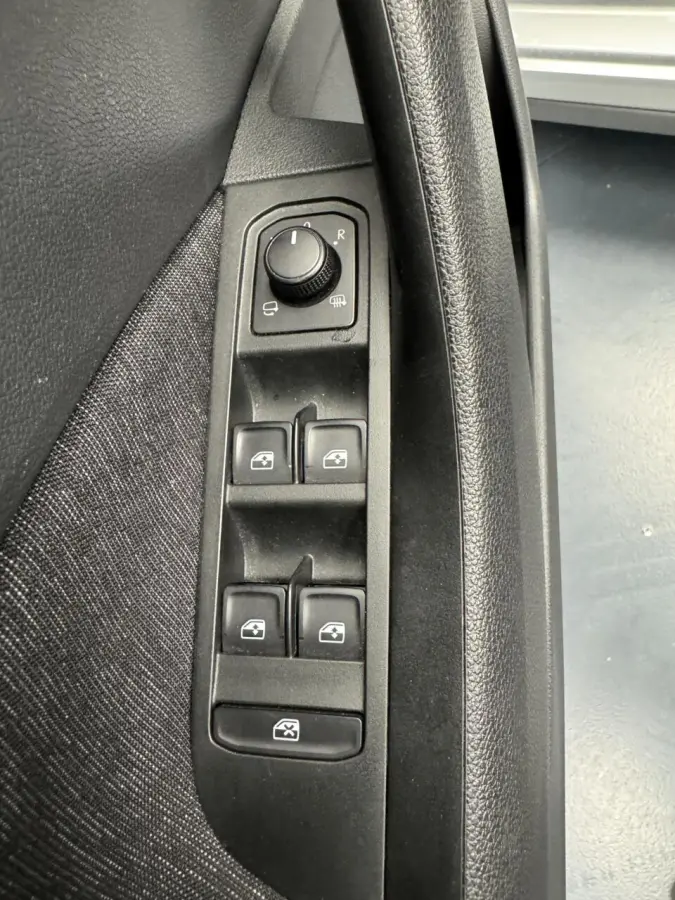 1.0 TSi Edition Automaat-Navigatie-Adapt.Cr.contr-Clima-Camera-Carplay-Parkeersensoren-Trekhaak-Lm17''velgen-Virtual