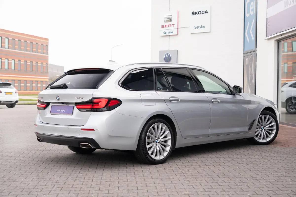 540i xDrive Facelift|M-Sport|Achterasbesturing|Laser LED|Panoramadak|Head Up|CarPlay|DAB|High Executive|Dealer Onderhouden