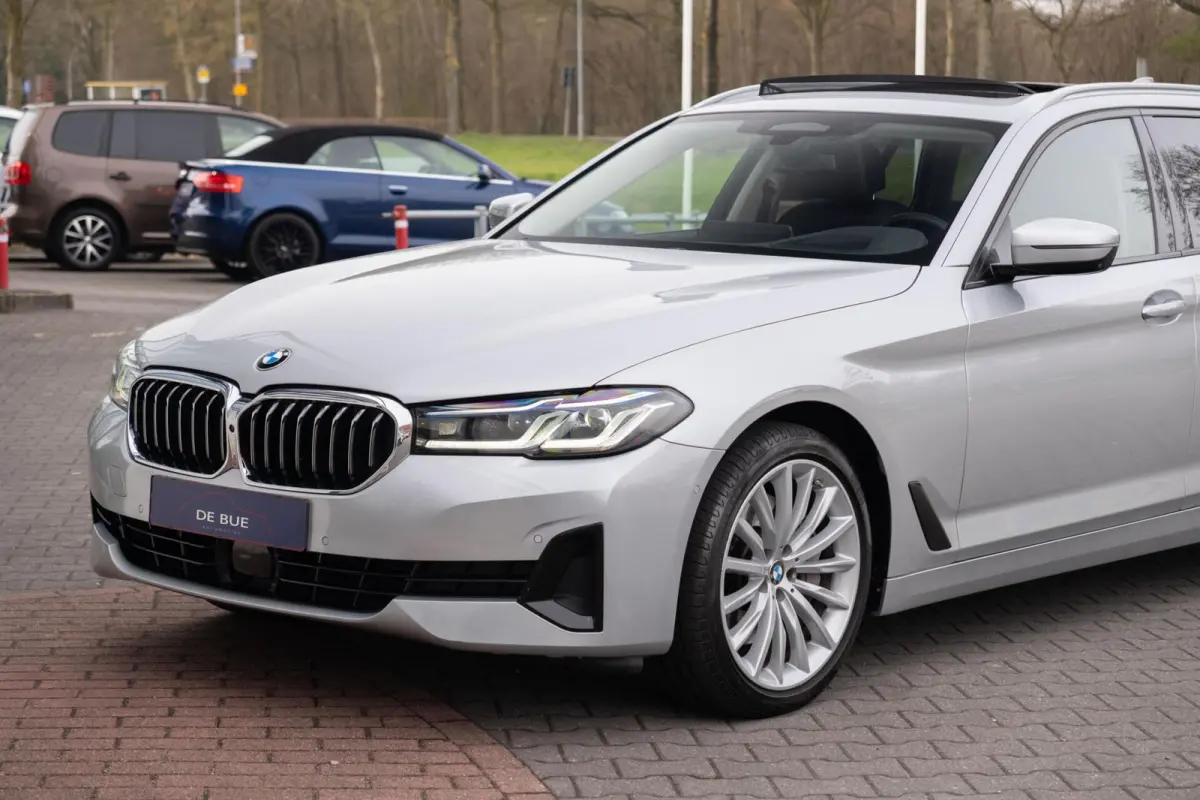 540i xDrive Facelift|M-Sport|Achterasbesturing|Laser LED|Panoramadak|Head Up|CarPlay|DAB|High Executive|Dealer Onderhouden