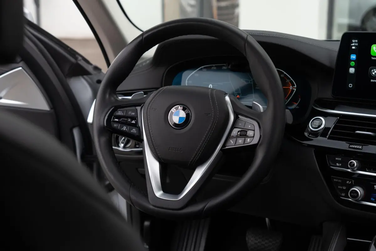 540i xDrive Facelift|M-Sport|Achterasbesturing|Laser LED|Panoramadak|Head Up|CarPlay|DAB|High Executive|Dealer Onderhouden
