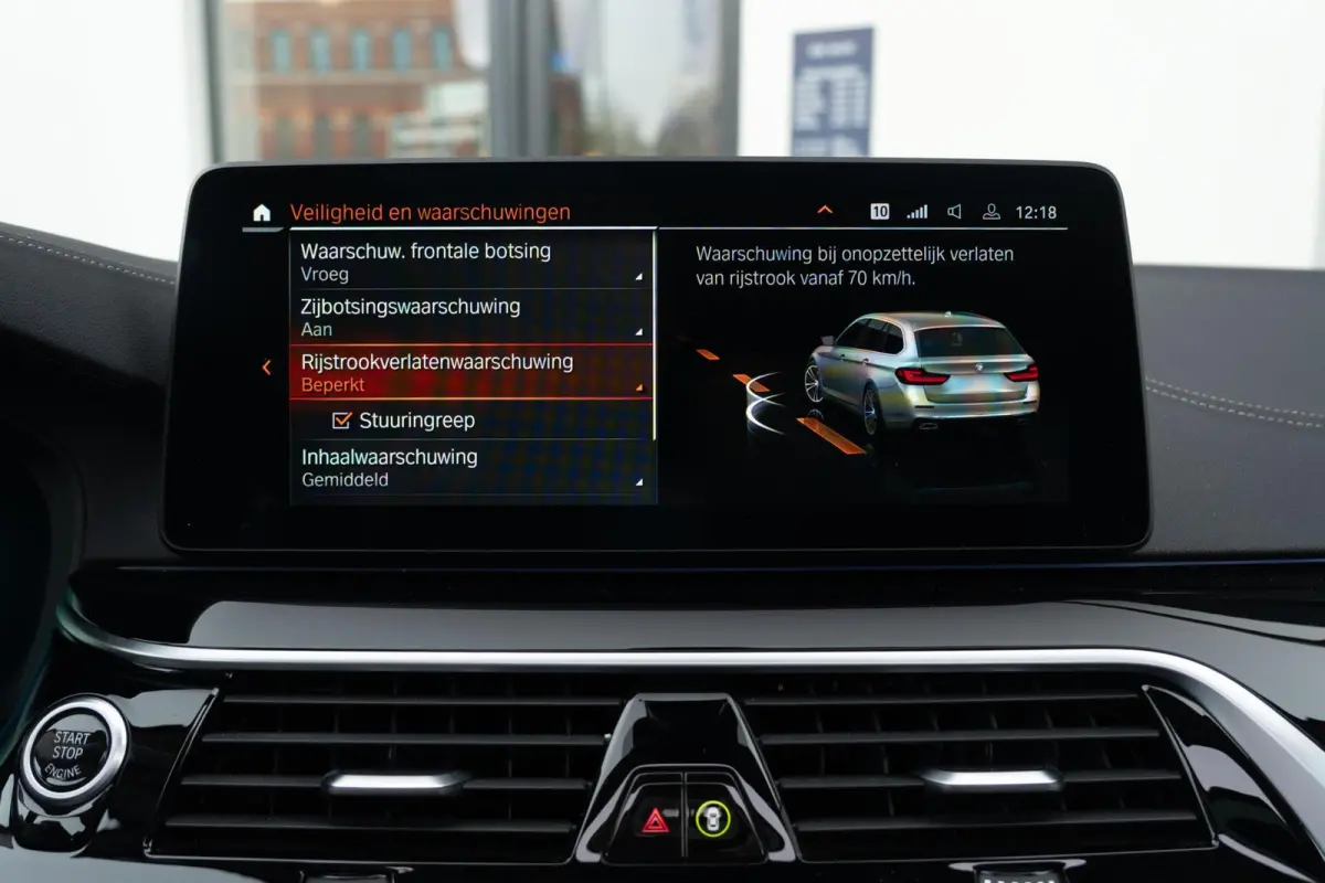 540i xDrive Facelift|M-Sport|Achterasbesturing|Laser LED|Panoramadak|Head Up|CarPlay|DAB|High Executive|Dealer Onderhouden