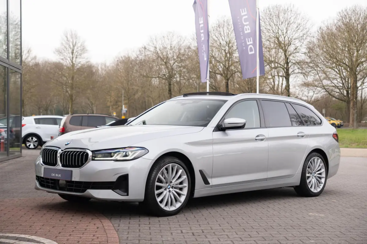 540i xDrive Facelift|M-Sport|Achterasbesturing|Laser LED|Panoramadak|Head Up|CarPlay|DAB|High Executive|Dealer Onderhouden