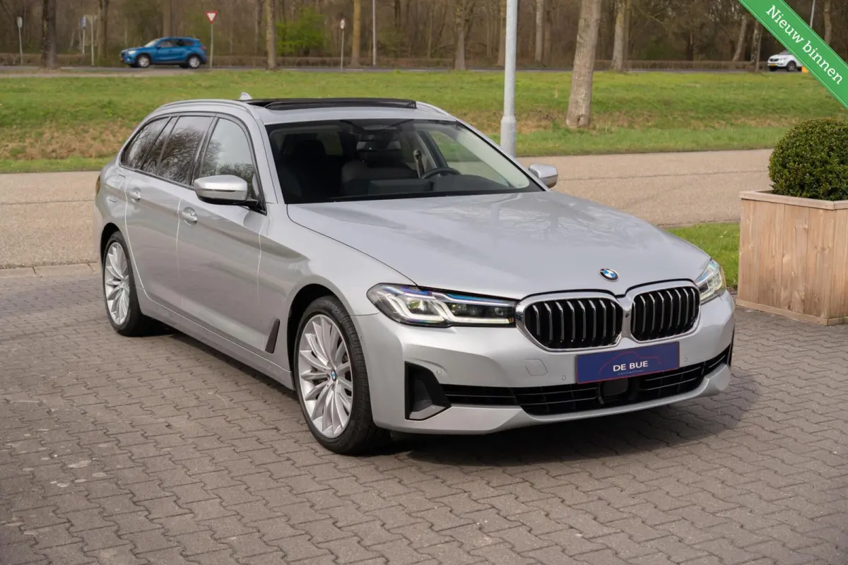 540i xDrive Facelift|M-Sport|Achterasbesturing|Laser LED|Panoramadak|Head Up|CarPlay|DAB|High Executive|Dealer Onderhouden
