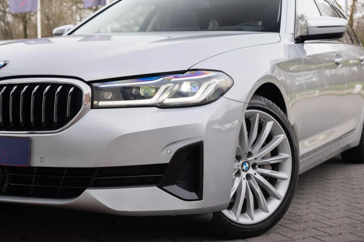 540i xDrive Facelift|M-Sport|Achterasbesturing|Laser LED|Panoramadak|Head Up|CarPlay|DAB|High Executive|Dealer Onderhouden