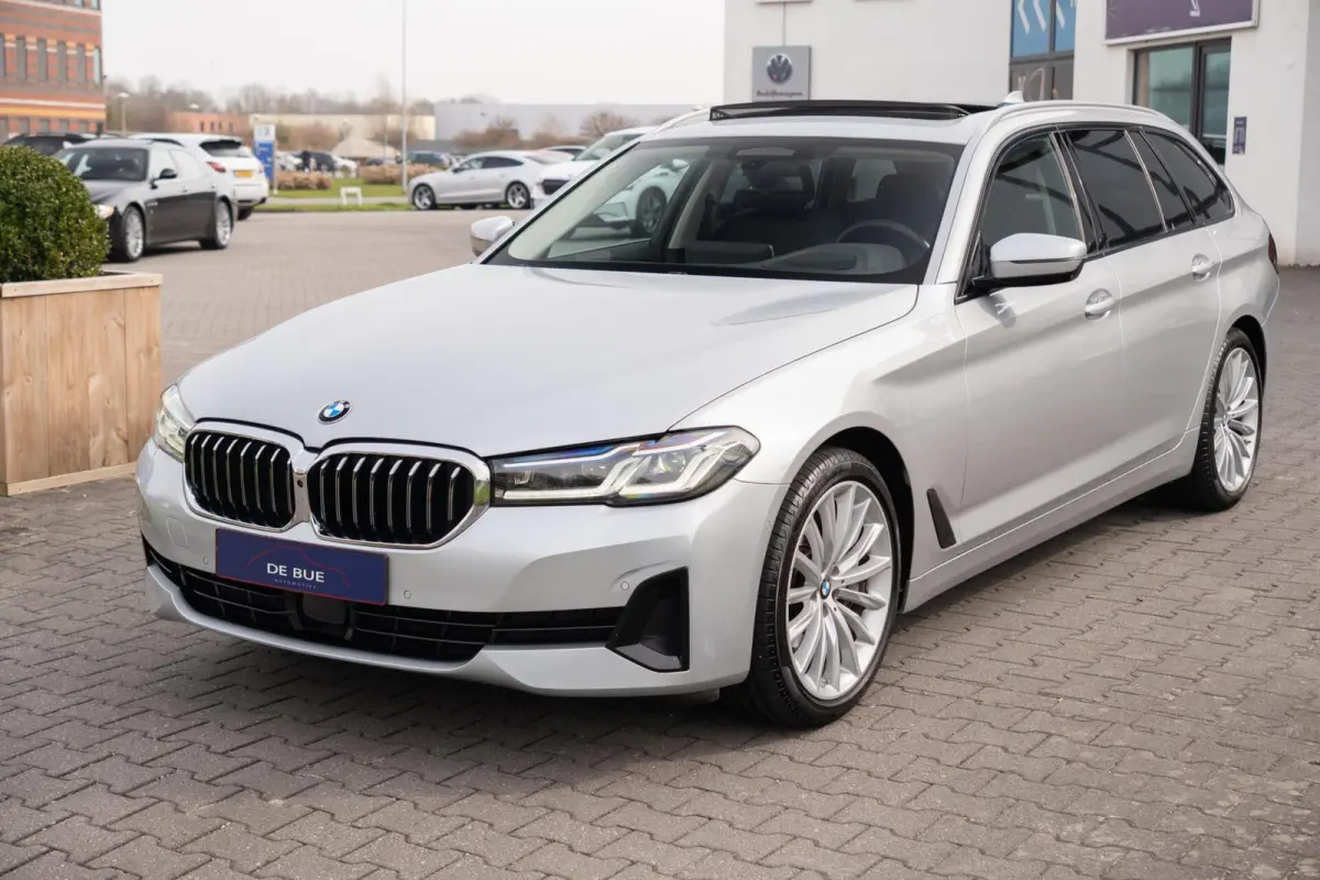 540i xDrive Facelift|M-Sport|Achterasbesturing|Laser LED|Panoramadak|Head Up|CarPlay|DAB|High Executive|Dealer Onderhouden