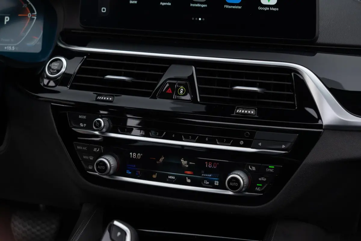 540i xDrive Facelift|M-Sport|Achterasbesturing|Laser LED|Panoramadak|Head Up|CarPlay|DAB|High Executive|Dealer Onderhouden