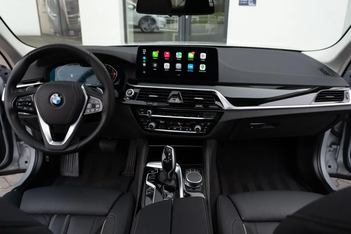 540i xDrive Facelift|M-Sport|Achterasbesturing|Laser LED|Panoramadak|Head Up|CarPlay|DAB|High Executive|Dealer Onderhouden