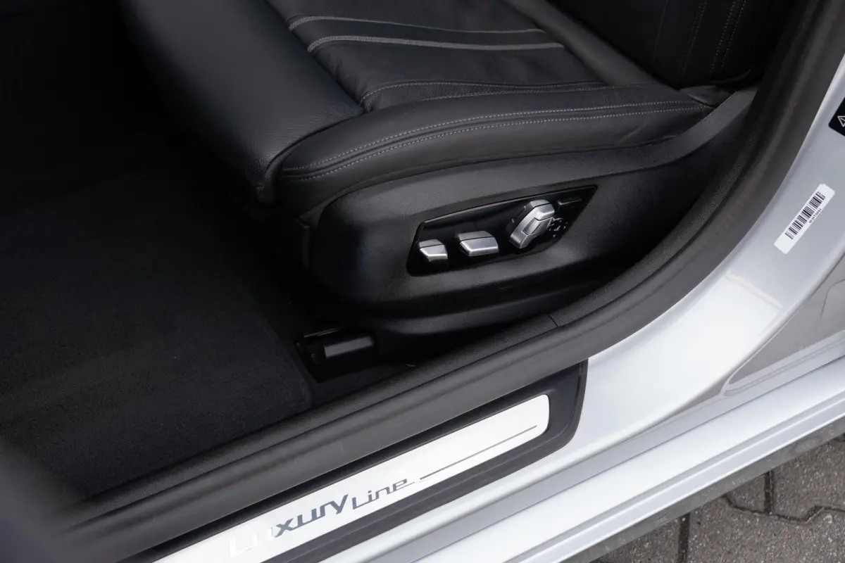 540i xDrive Facelift|M-Sport|Achterasbesturing|Laser LED|Panoramadak|Head Up|CarPlay|DAB|High Executive|Dealer Onderhouden