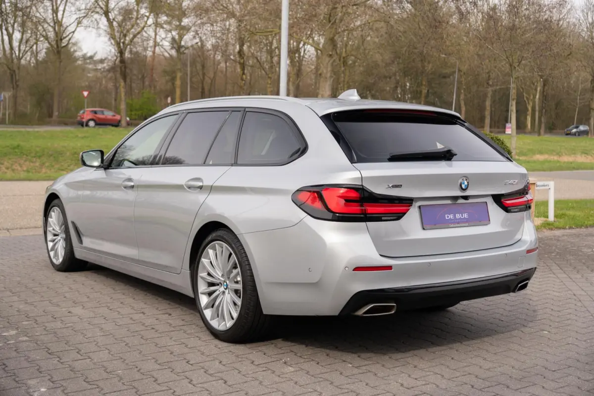 540i xDrive Facelift|M-Sport|Achterasbesturing|Laser LED|Panoramadak|Head Up|CarPlay|DAB|High Executive|Dealer Onderhouden