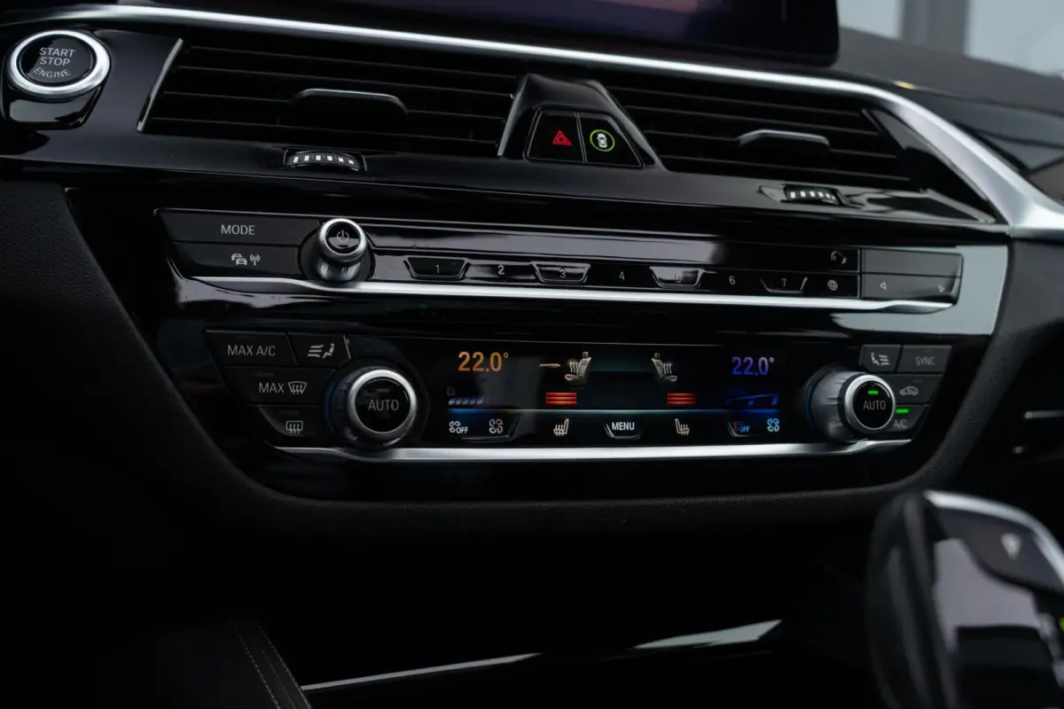 540i xDrive Facelift|M-Sport|Achterasbesturing|Laser LED|Panoramadak|Head Up|CarPlay|DAB|High Executive|Dealer Onderhouden