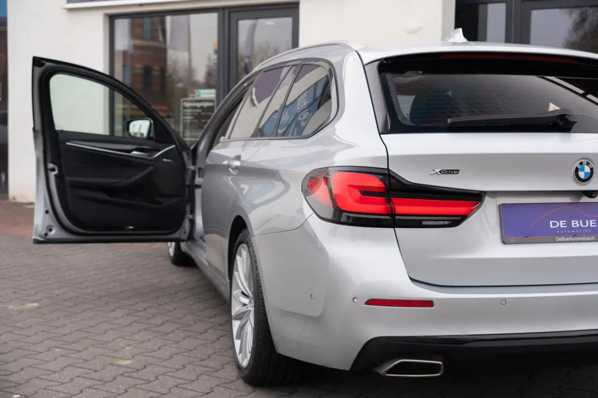 540i xDrive Facelift|M-Sport|Achterasbesturing|Laser LED|Panoramadak|Head Up|CarPlay|DAB|High Executive|Dealer Onderhouden