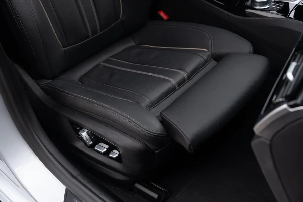540i xDrive Facelift|M-Sport|Achterasbesturing|Laser LED|Panoramadak|Head Up|CarPlay|DAB|High Executive|Dealer Onderhouden