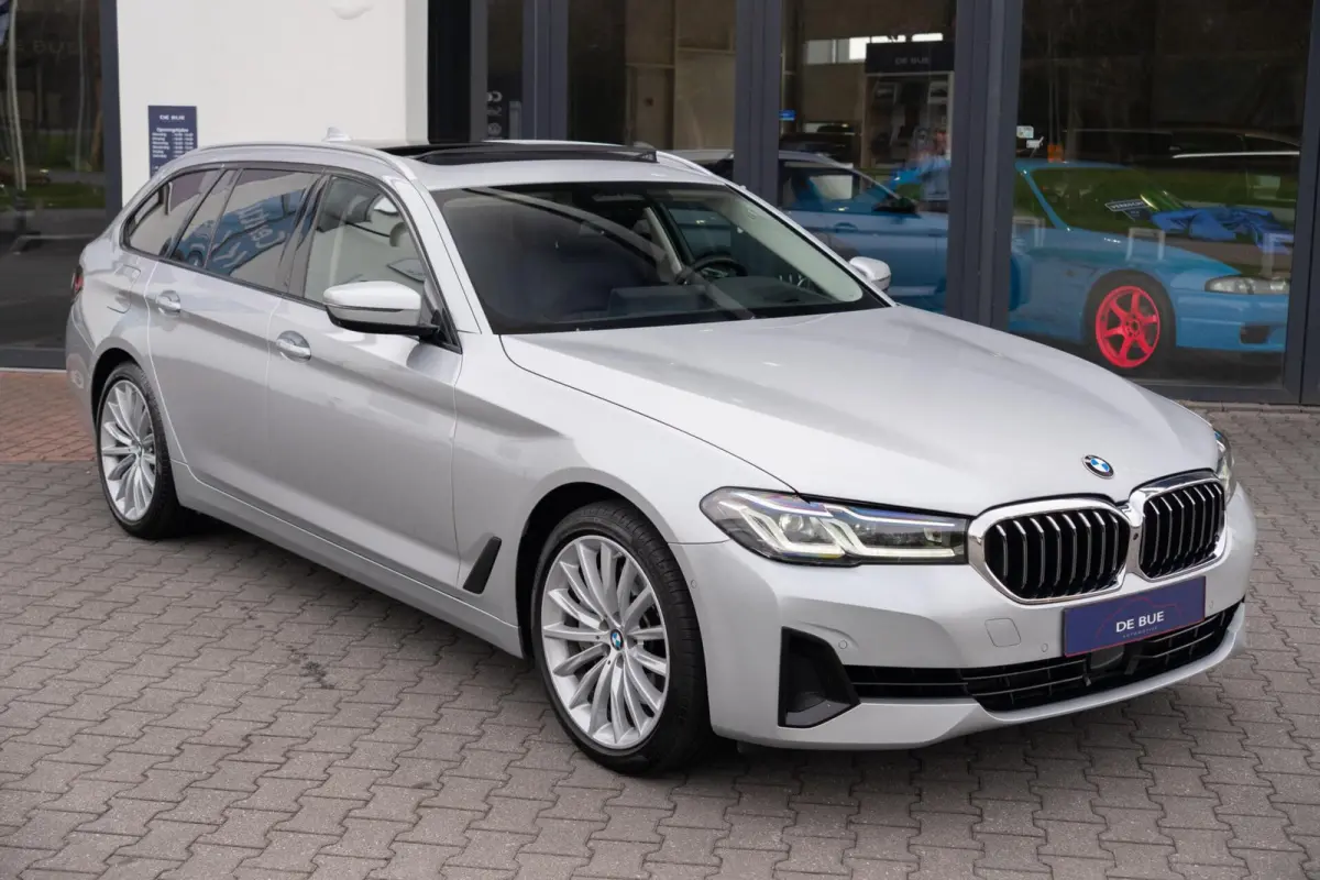 540i xDrive Facelift|M-Sport|Achterasbesturing|Laser LED|Panoramadak|Head Up|CarPlay|DAB|High Executive|Dealer Onderhouden
