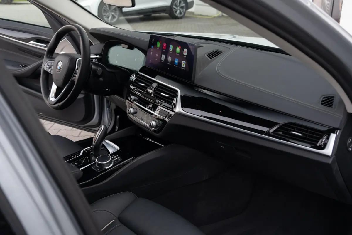540i xDrive Facelift|M-Sport|Achterasbesturing|Laser LED|Panoramadak|Head Up|CarPlay|DAB|High Executive|Dealer Onderhouden