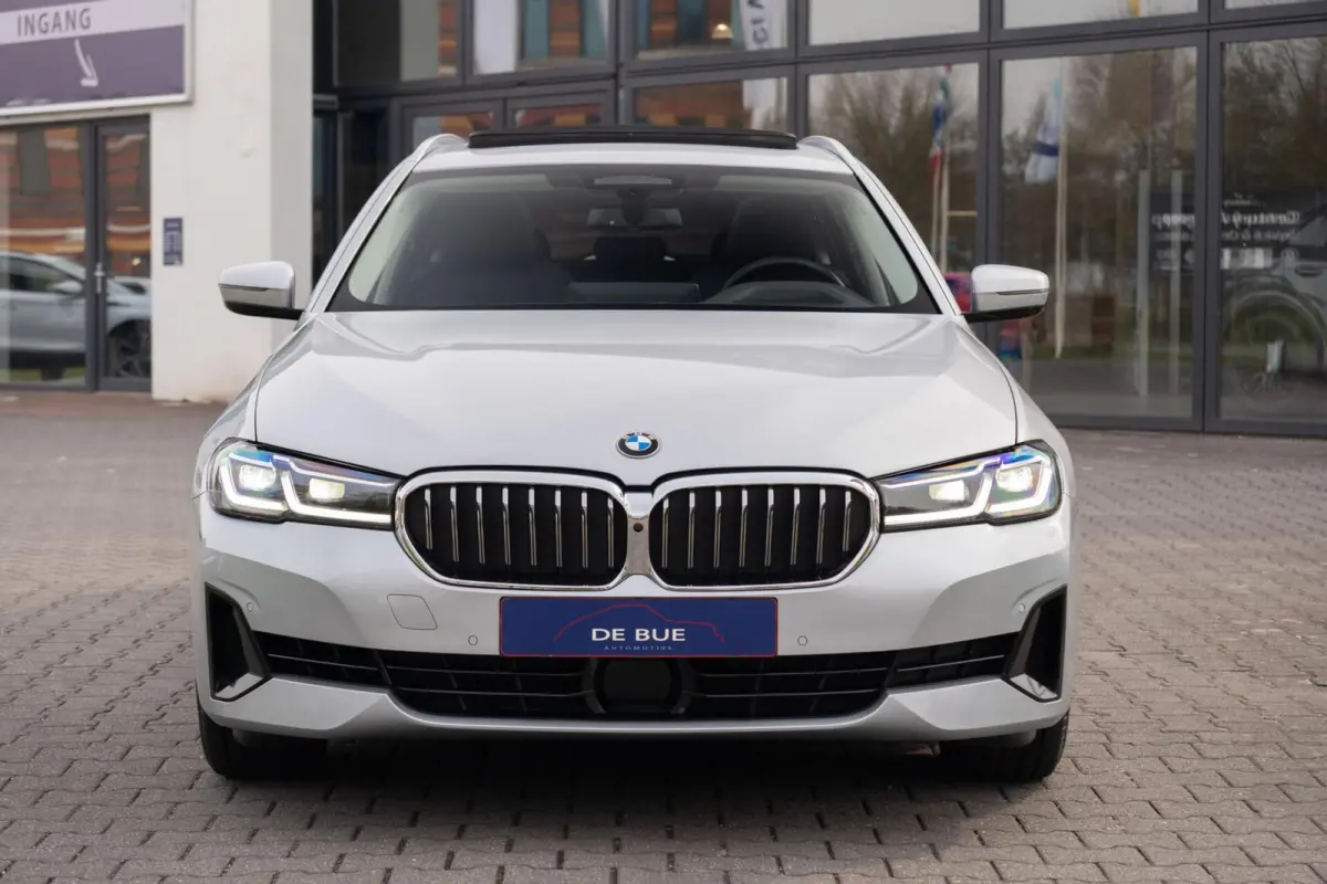 540i xDrive Facelift|M-Sport|Achterasbesturing|Laser LED|Panoramadak|Head Up|CarPlay|DAB|High Executive|Dealer Onderhouden
