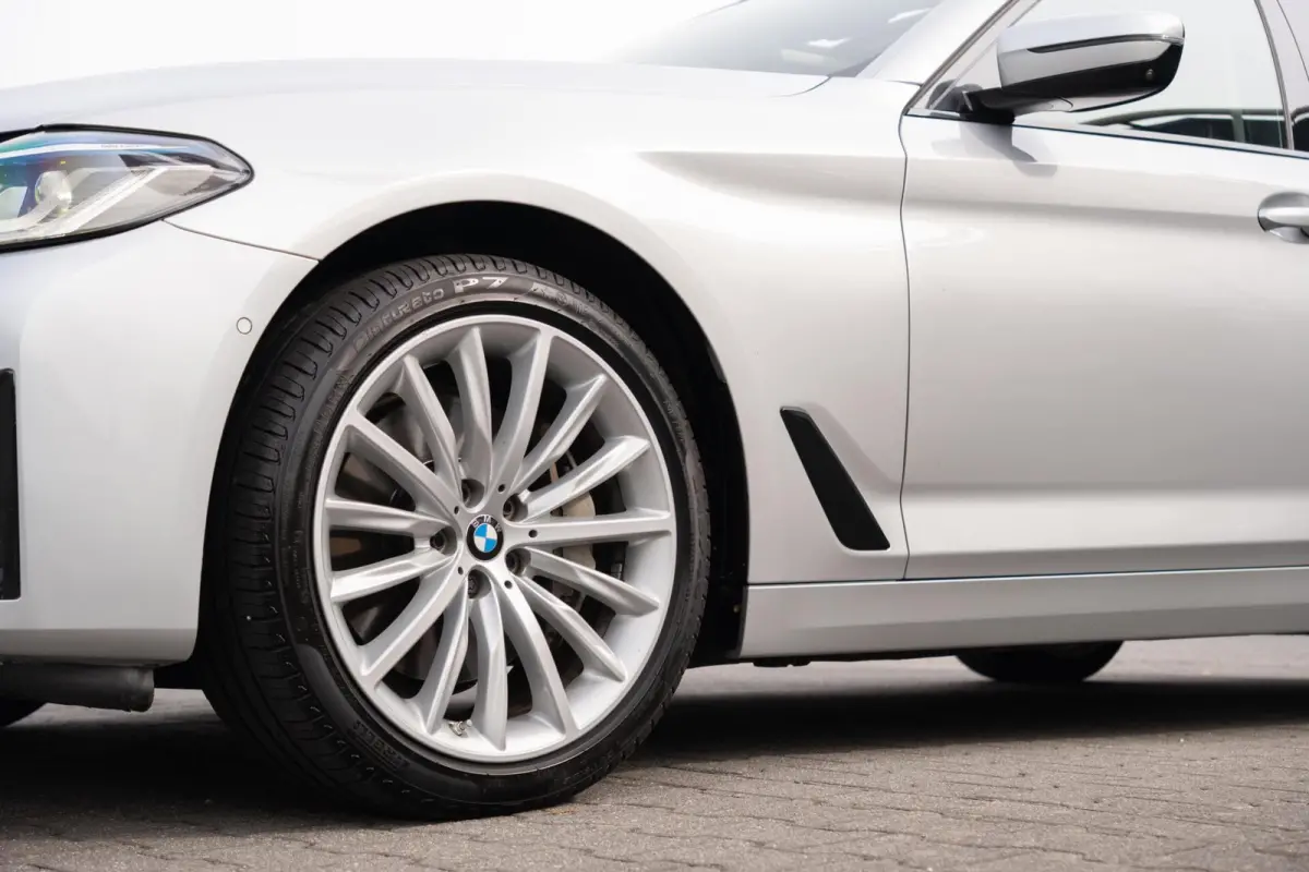 540i xDrive Facelift|M-Sport|Achterasbesturing|Laser LED|Panoramadak|Head Up|CarPlay|DAB|High Executive|Dealer Onderhouden