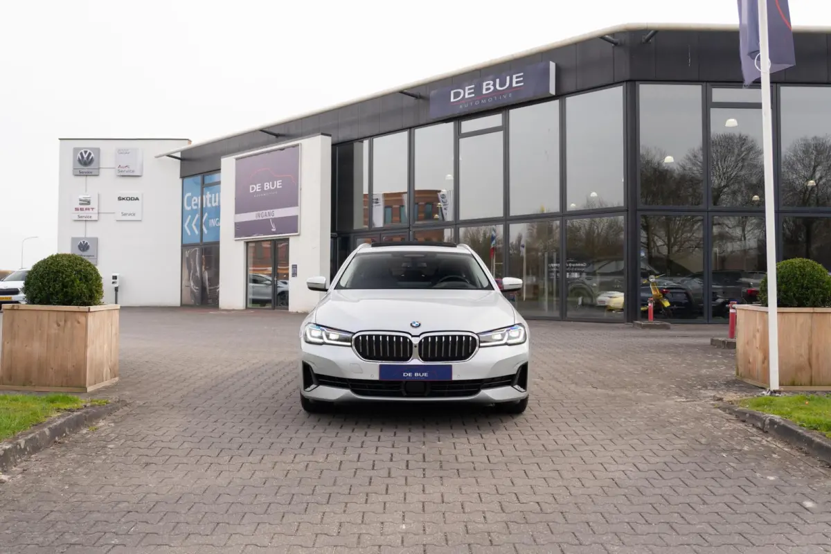 540i xDrive Facelift|M-Sport|Achterasbesturing|Laser LED|Panoramadak|Head Up|CarPlay|DAB|High Executive|Dealer Onderhouden