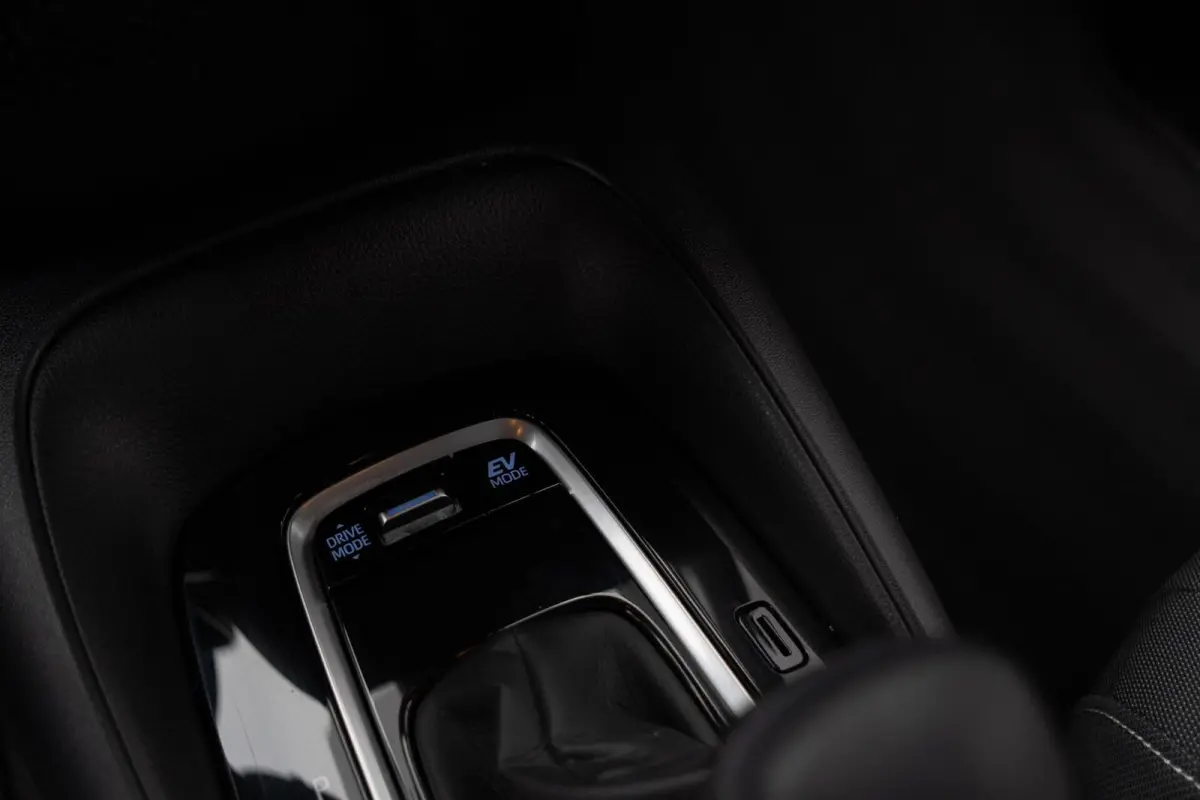 1.8 Hybrid First Edition|Org NL NAP|1ste Eig|Trekhaak|Automaat|LED|Adaptive Cruise|Camera|Dealer Onderhouden