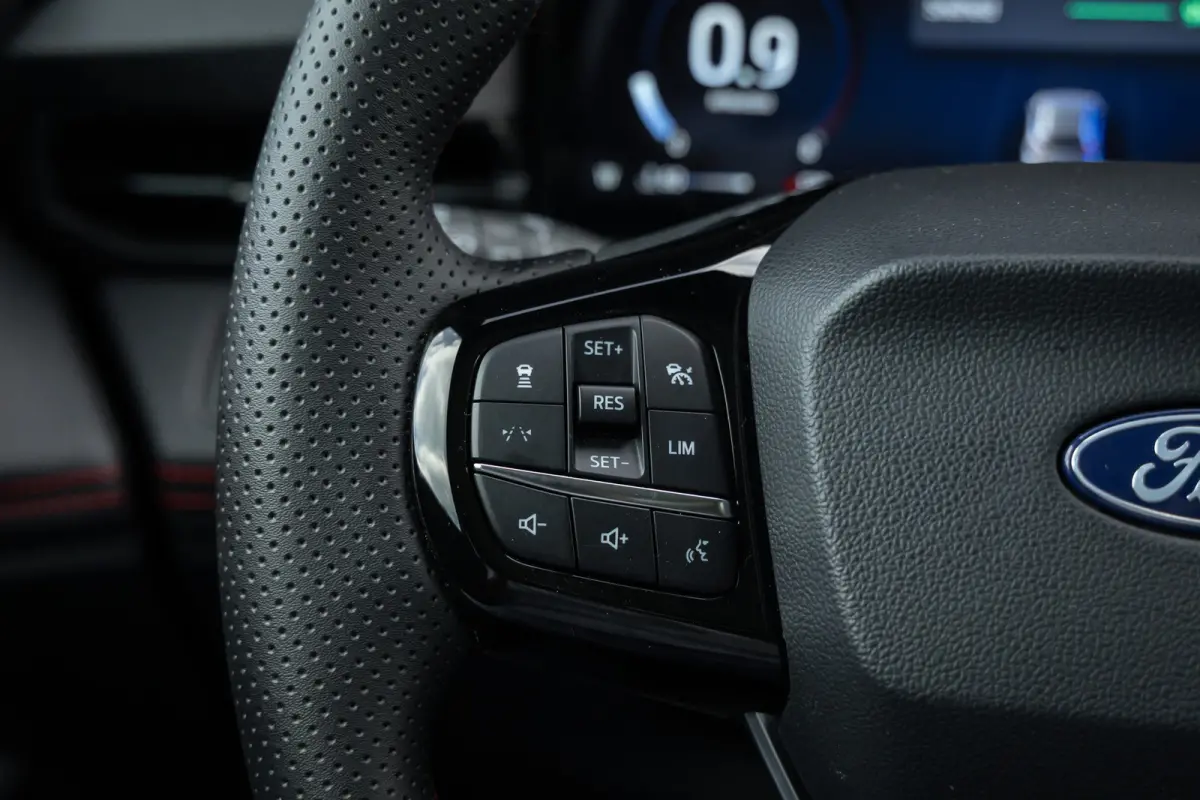1.0 EcoBoost ST-Line X | Panoramadak | Adaptieve cruise | Matrix LED | B&O Audio | 360 camera | 19 INCH | Winter-pack
