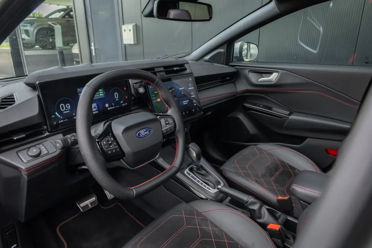 1.0 EcoBoost ST-Line X | Panoramadak | Adaptieve cruise | Matrix LED | B&O Audio | 360 camera | 19 INCH | Winter-pack