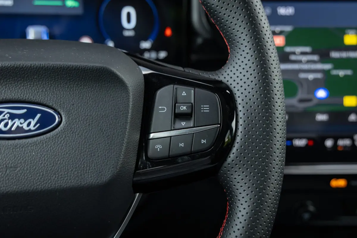 1.0 EcoBoost ST-Line X | Panoramadak | Adaptieve cruise | Matrix LED | B&O Audio | 360 camera | 19 INCH | Winter-pack